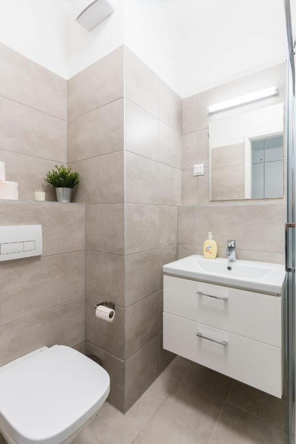 New Blue Danube Apartment With Balcony And Parking ブダペスト エクステリア 写真